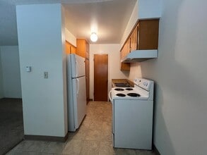 910 Nevada St in Kingsburg, CA - Building Photo - Building Photo