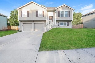 605 Marguerite St in Kearney, MO - Building Photo