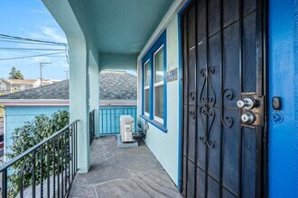 831 E 17th St in Oakland, CA - Building Photo - Building Photo