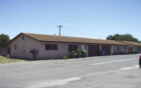 1042-1058 Vermont Ave in Turlock, CA - Building Photo - Building Photo