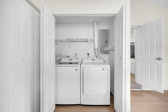 299 NW 43rd St in Miami, FL - Foto de edificio - Building Photo