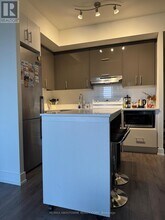180 Fairview Mall Dr in Toronto, ON - Building Photo - Building Photo