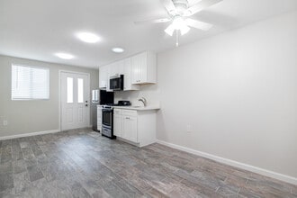 582 Douglas St, Unit Downstairs in Chula Vista, CA - Building Photo - Building Photo