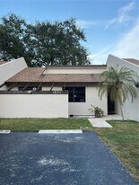 1571 NW 98th Way in Pembroke Pines, FL - Building Photo