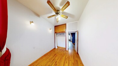 147 N 8th St in Brooklyn, NY - Building Photo - Interior Photo