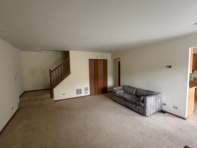 1167 Greenwood Cir in Woodstock, IL - Building Photo - Building Photo