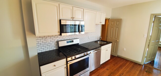 193 Maverick St, Unit 2R