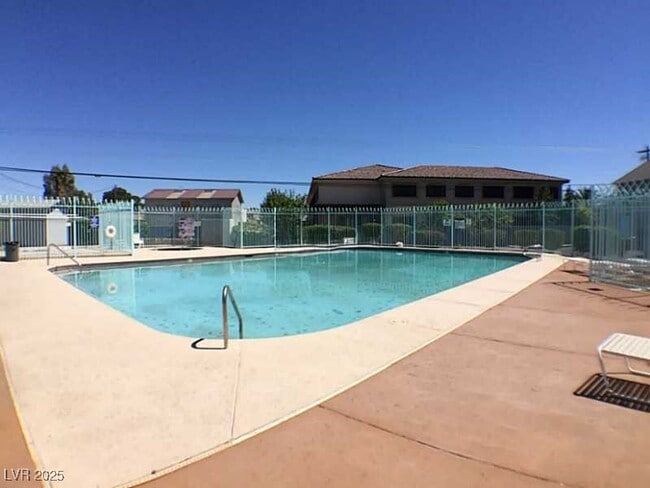 1943 Dwarf Star Dr in Las Vegas, NV - Foto de edificio - Building Photo