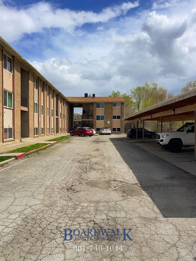 768 N Redwood Rd in Salt Lake City, UT - Building Photo - Building Photo