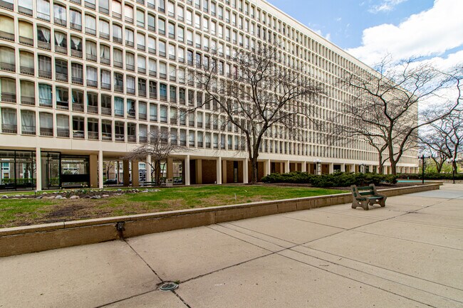 1401 E 55th St-Unit -305N in Chicago, IL - Building Photo - Building Photo