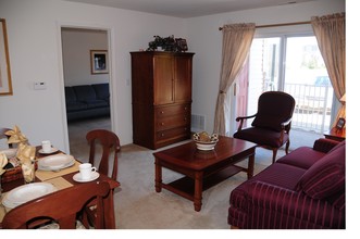 Hyde Park Village (Ages 55+) in Iselin, NJ - Foto de edificio - Building Photo