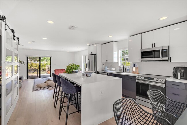 407 NW 45th St in Miami, FL - Building Photo - Building Photo