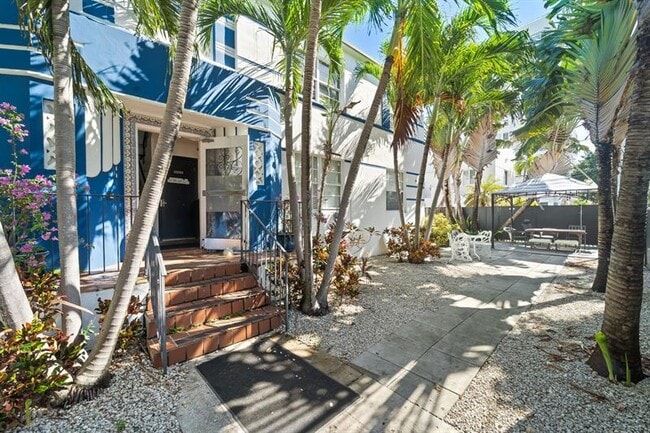 1241 13th St in Miami Beach, FL - Building Photo - Building Photo
