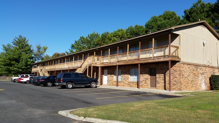 University Apartments in Huntsville, AL - Foto de edificio