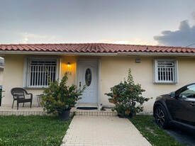 312 NW 36th Ct, Unit Rear unit in Miami, FL - Building Photo