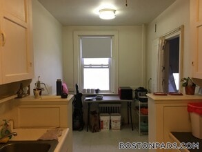 2045 Commonwealth Ave in Boston, MA - Foto de edificio - Building Photo