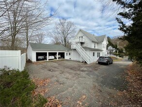 12 Maple St in Seymour, CT - Building Photo - Building Photo