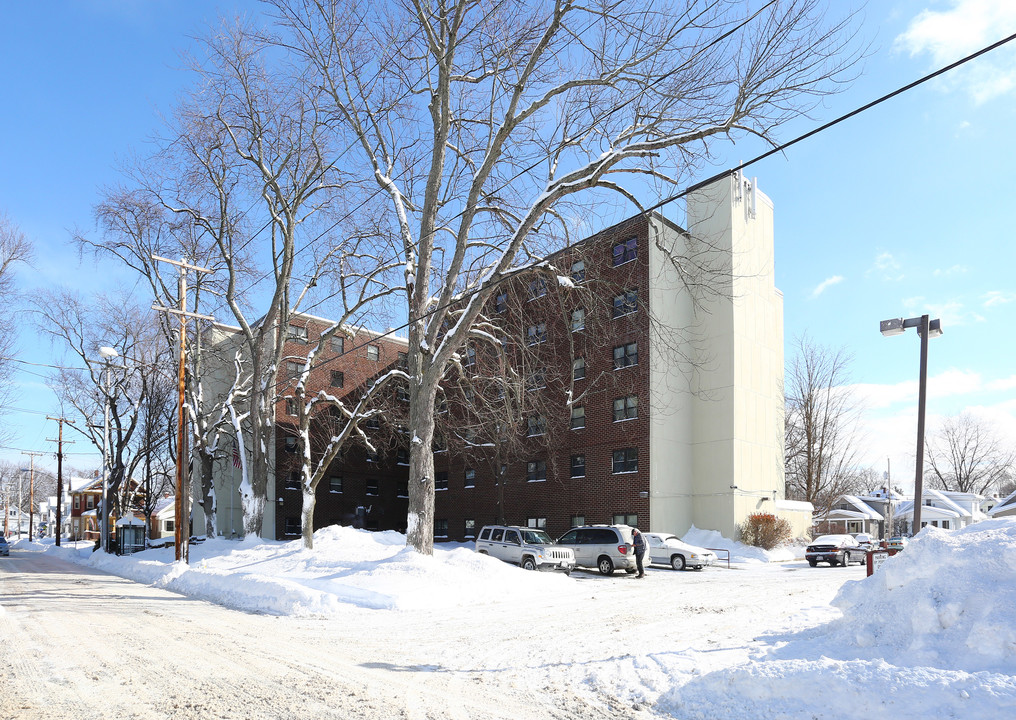 Holyrood House Apartments in Schenectady, NY - Building Photo