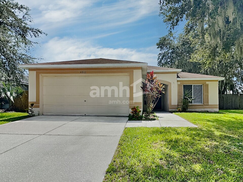 4511 Country Hills Blvd in Plant City, FL - Building Photo