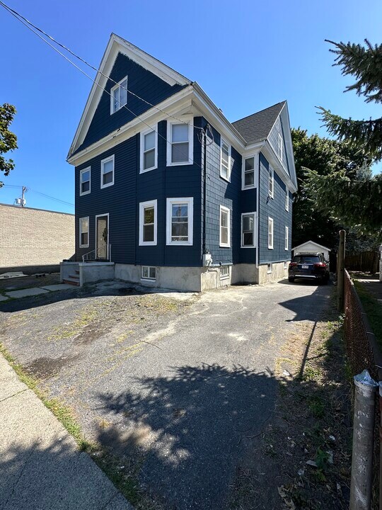 26 Brook St in Quincy, MA - Building Photo