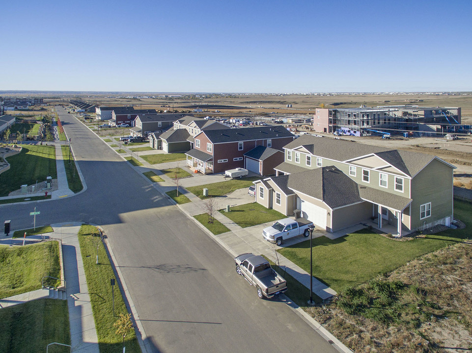 Townhomes on Bison & Cedar Ridge Twinhomes in Williston, ND - Building Photo