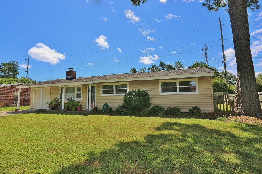 1428 Harbor Ct in Virginia Beach, VA - Building Photo