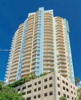 2475 Brickell Ave, Unit # 2408 in Miami, FL - Foto de edificio - Building Photo