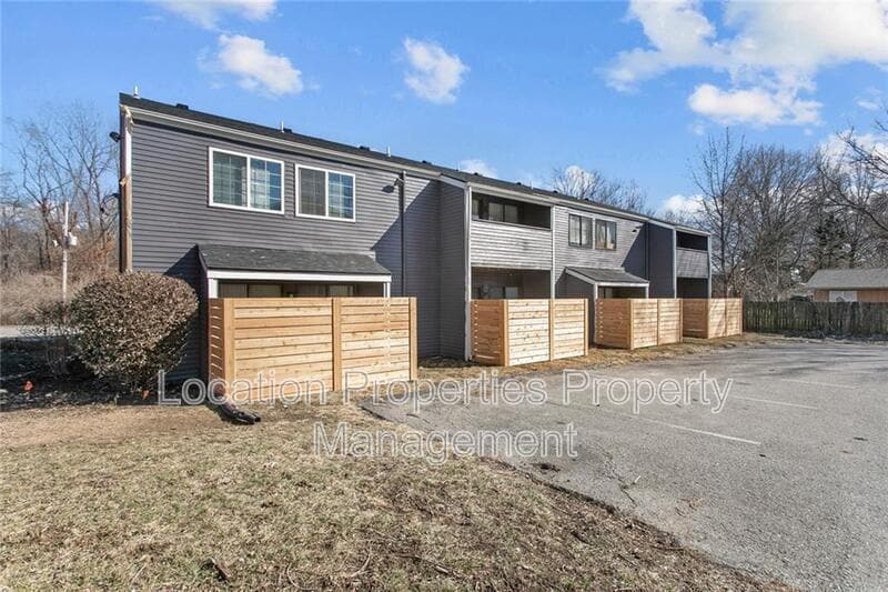 1502 W 25th Ct in Lawrence, KS - Building Photo