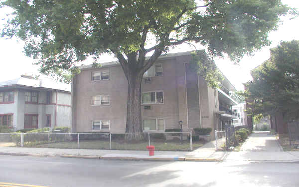 6933 S Jeffery Blvd in Chicago, IL - Building Photo