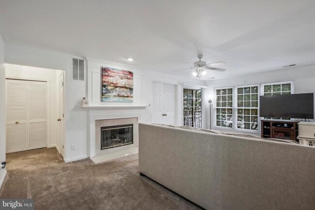 9259 Cardinal Forest Ln in Lorton, VA - Building Photo - Building Photo