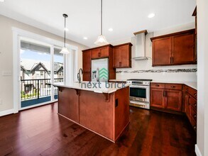 1053 10th Ave NE in Issaquah, WA - Foto de edificio - Building Photo