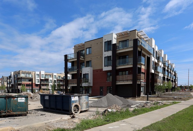 HOT Condos in Toronto, ON - Building Photo - Primary Photo