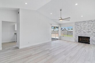 7908 Westcliff Dr in Las Vegas, NV - Foto de edificio - Building Photo