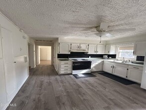 10 Grove Pl in Albany, NY - Building Photo - Building Photo