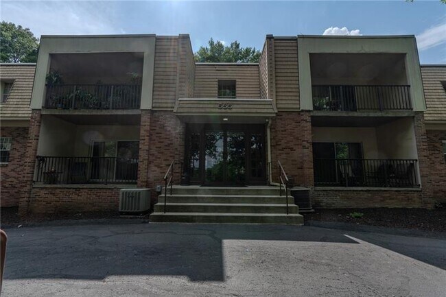 555 Sloop Rd in Pittsburgh, PA - Building Photo - Building Photo