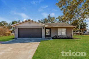 1403 14th St W in Palmetto, FL - Building Photo