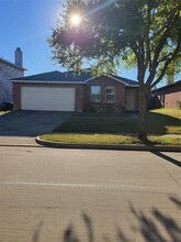 8432 Cotton Valley Ln in Arlington, TX - Building Photo - Building Photo