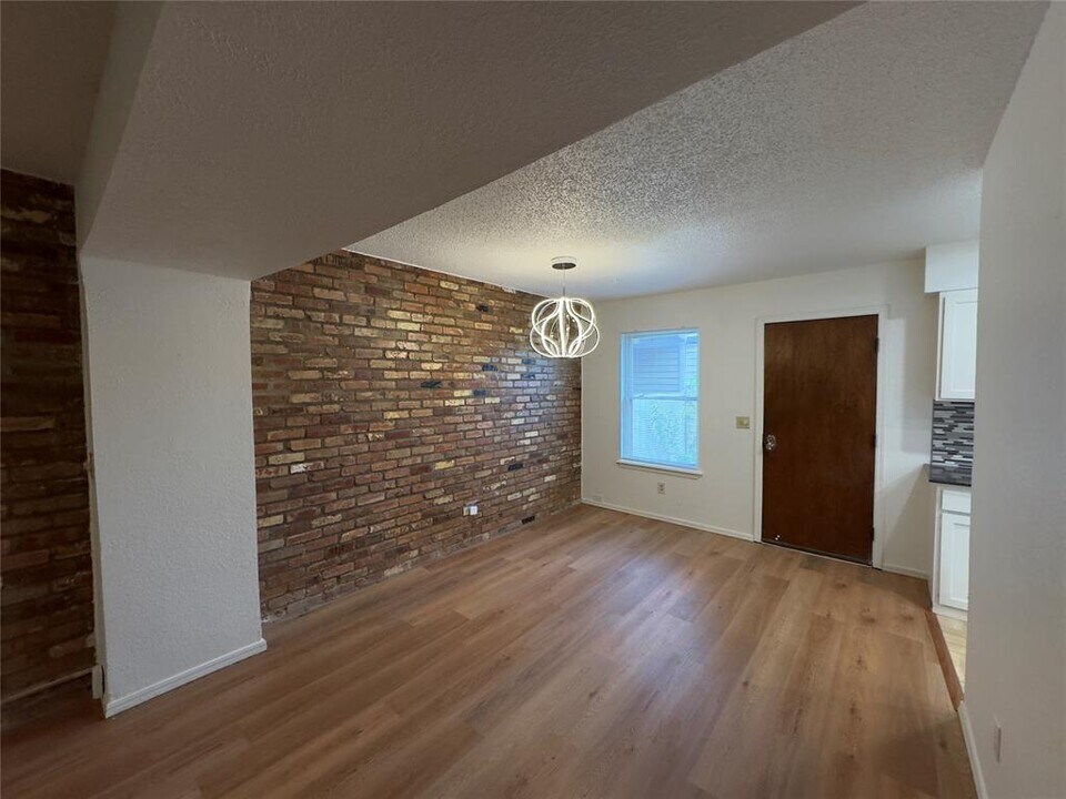 3325 Brookhollow Ct in Oklahoma City, OK - Building Photo