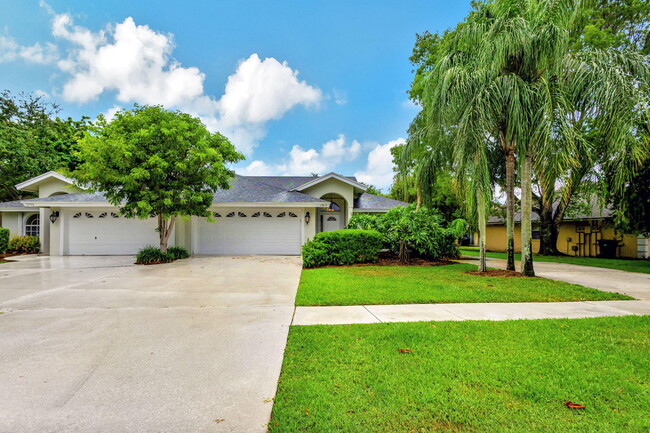 13810 Yarmouth Dr in Wellington, FL - Building Photo - Building Photo