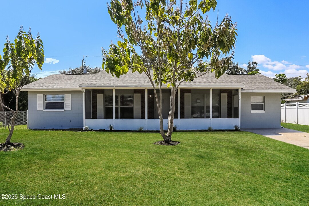 1745 Thomas St in Titusville, FL - Building Photo