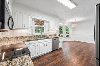 5600 Surrey Ct in Alpharetta, GA - Building Photo - Building Photo