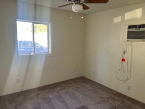 210 S Dawes St in Kennewick, WA - Foto de edificio - Building Photo