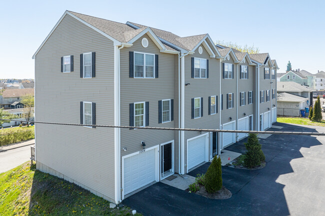 Hilltop Condominiums in Fall River, MA - Building Photo - Building Photo