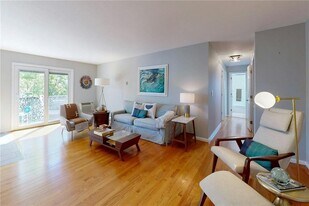 43 Bullocks Point Ave in East Providence, RI - Building Photo