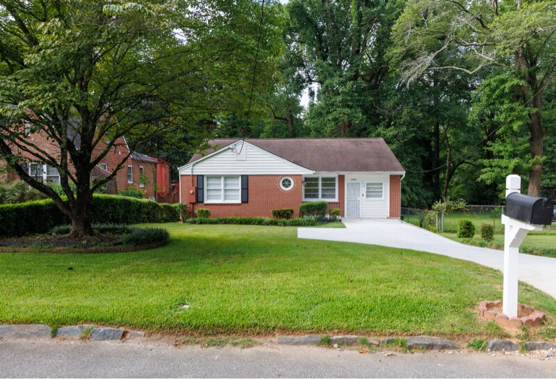 2190 Montrose Ave SW in Atlanta, GA - Building Photo