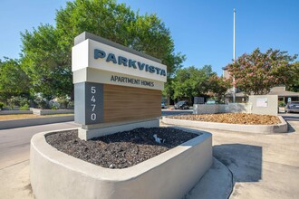 Park Vista Apartments in San Antonio, TX - Building Photo - Building Photo