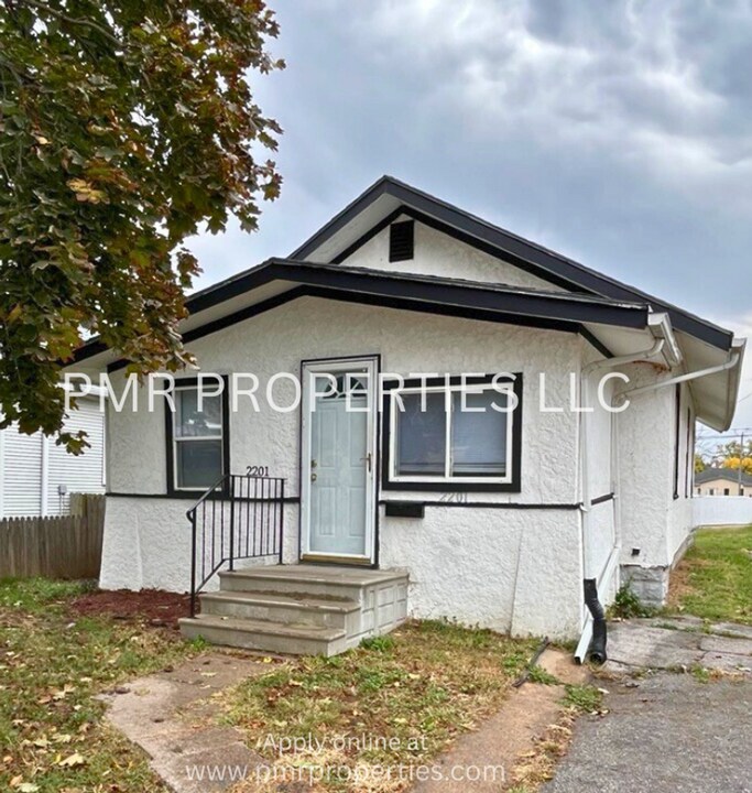 2201 5th Ave in Council Bluffs, IA - Building Photo