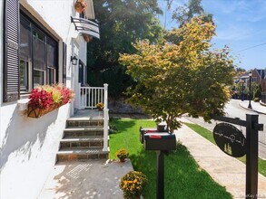 25 Van Duzen Pl-Unit -2 in Tuckahoe, NY - Building Photo - Building Photo