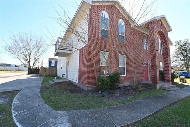 4542 Otterbury Dr-Unit -D in Houston, TX - Building Photo - Building Photo