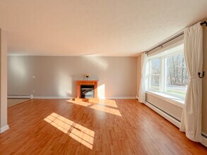 8 Park St, Unit #7 in Saco, ME - Building Photo - Building Photo